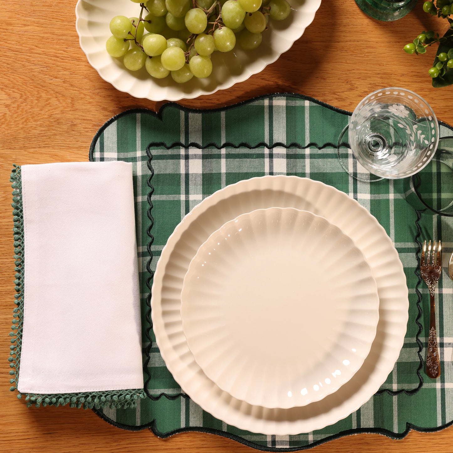 Holiday Criss Cross Napkins - Luxury Cotton Napkin Set of 4