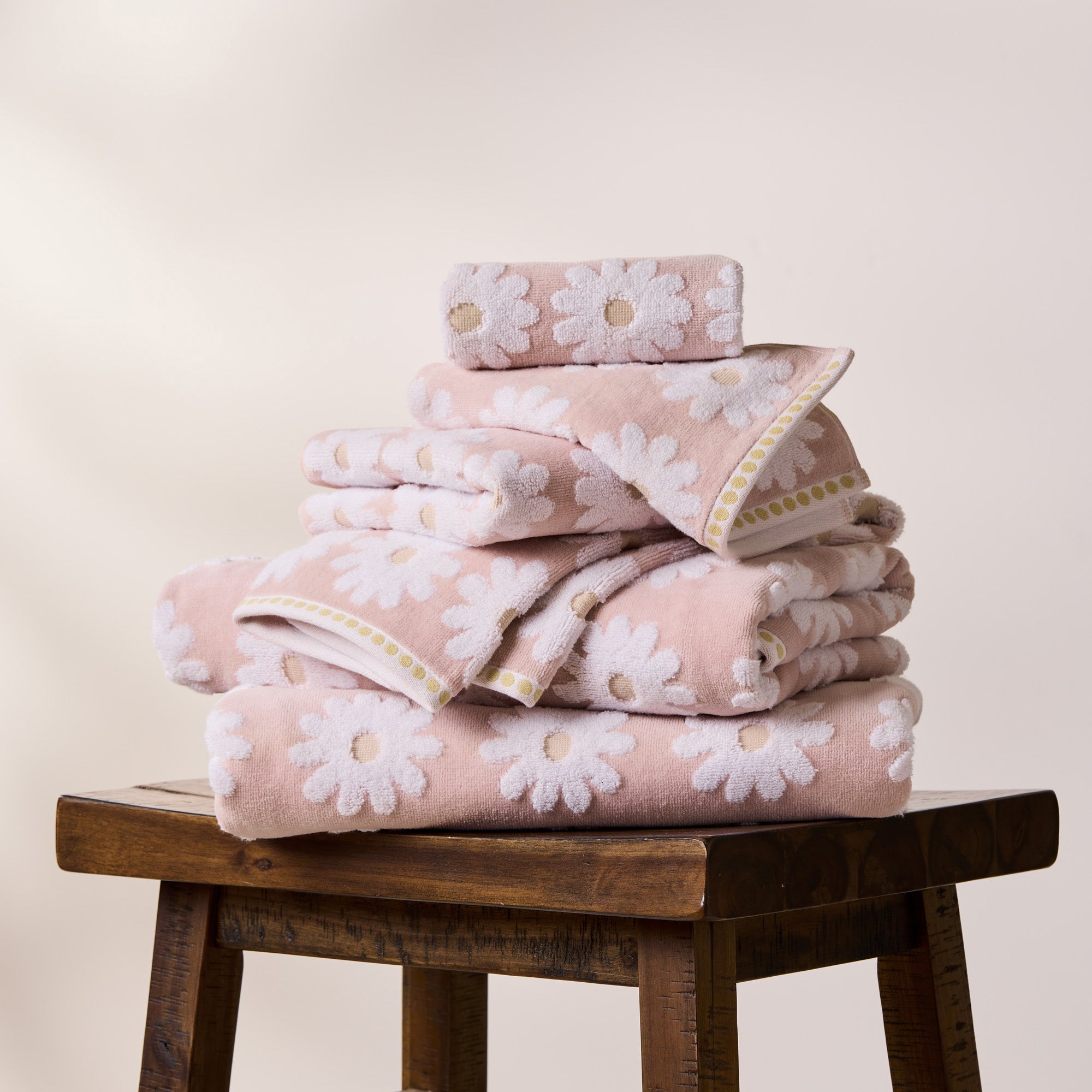 Caro Home Daisy Field Towel